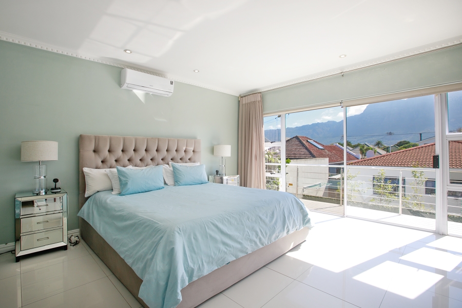 5 Bedroom Property for Sale in Claremont Western Cape